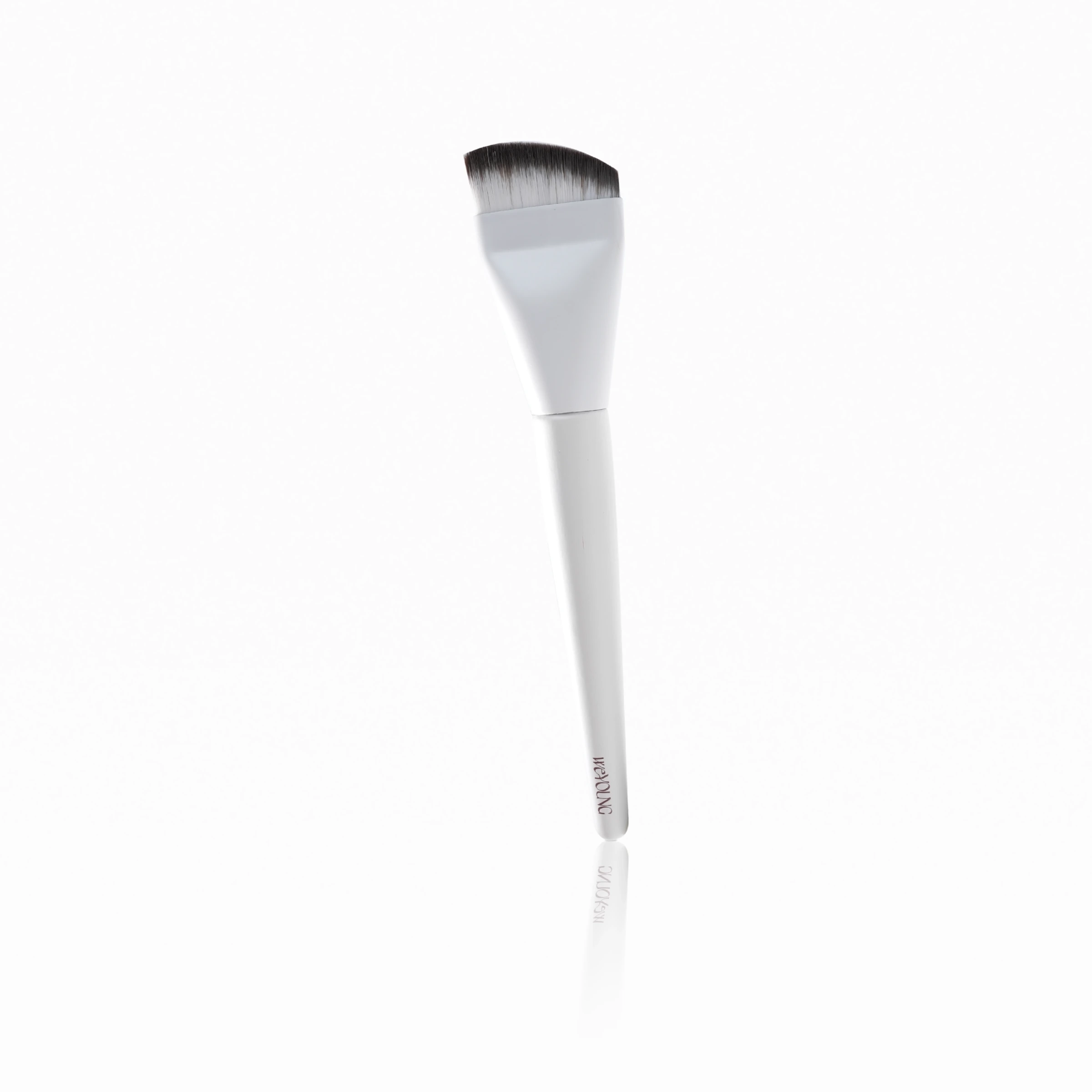 weYOUNG White Foundation Brush